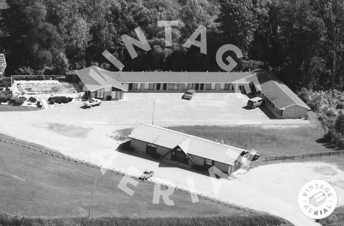 Opsals Venture Inn Motel - 1989 Photo